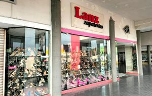 ¡“CRISTALAZO” A LA ZAPATERÍA ‘LANZ’ EN PLAZA SORIANA LOS PINOS!