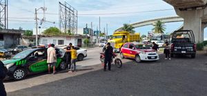 ¡DIO VUELTA PROHIBIDA Y LE PEGÓ A MOTOCICLISTA!