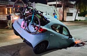 ¡SE ABRE CRÁTER Y SE TRAGÓ CAMIONETA EN EL VIRGINIA!