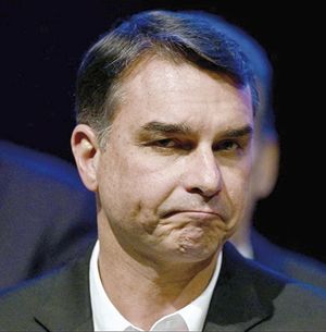 ¡FLÁVIO BOLSONARO AFIRMA QUE LE PROHIBIERON SALIR DE BRASIL Y LE PIDIERON ENTREGAR SUS PASAPORTES!