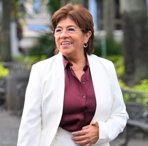¡PREMIAN A ROSA MARÍA!
