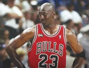 ¡VENDEN CAMISETA DE MICHAEL JORDAN EN 14 MDD!