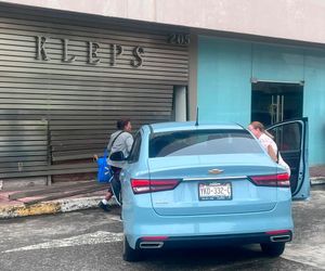 ¡SE ESTRELLÓ CONTRA SALÓN DE FIESTAS!