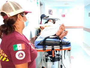 ¡AUXILIAN A JOVEN MUJER EN CONDICIÓN VULNERABLE!