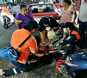 ¡TAXI ATROPELLA A DAMA Y LA MANDÓ AL HOSPITAL!