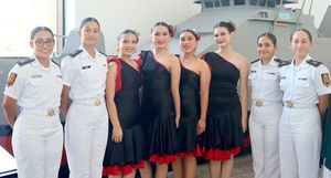 CADETES Y ESTUDIANTES UNIVERSITARIOS EN INTERCAMBIO CULTURAL