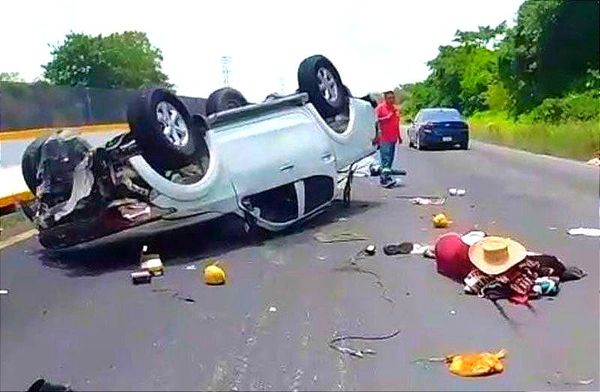 ¡VOLCADURA MORTAL EN COTAXTLA!