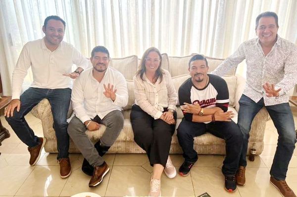 ¡CAZARÍN SE SACA OTRA FOTO!