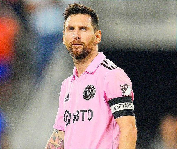 ¡MESSI SE QUEDA EN LA BANCA!