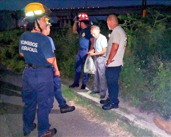 ¡ABUELITO ESTUVO SIETE HORAS ATRAPADO EN UNA ZANJA! -Bomberos lo Rescata
