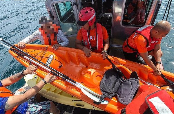 ¡RESCATAN A DOS KAYAKISTAS FRENTE A LA ISLA DE SACRIFICIOS! -Ambas Embarcaciones Presentaban Daños
