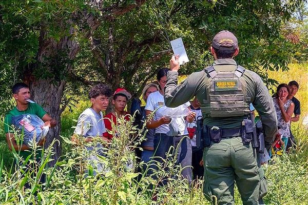ES UNA AVALANCHA! -Se disparan cruces de migrantes a EU tras breve disminución