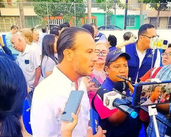 ¡ESTRENAN CANCHA EN LA UD. “FERNANDO BLANCO” DE LAS VEGAS!