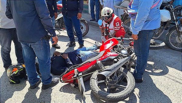 Salió a comprar tortillas cuando fue embestido por un ¡“JINETE DE ACERO”! -BICI VS MOTO