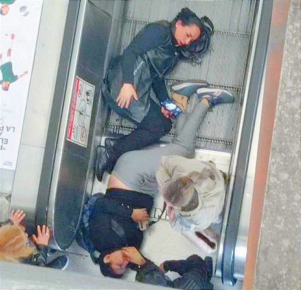 ¡FALLAN LAS ESCALERAS ELÉCTRICAS DEL METRO! -Siete Heridos