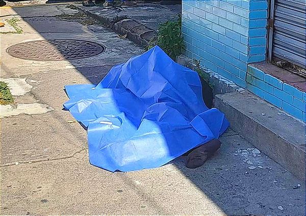 ¡ABUELITO FALLECE DE UN INFARTO EN LA VÍA PÚBLICA! -Se llevó las manos al pecho y se desvaneció