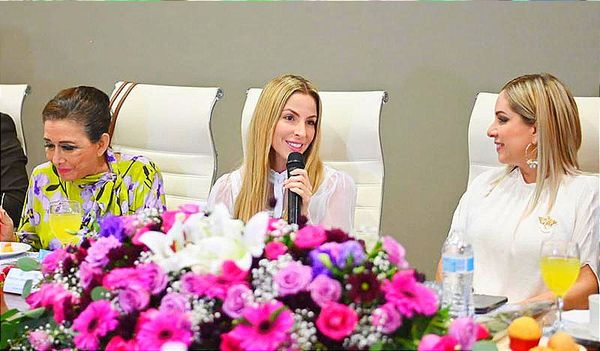 ¡PATI YU A LA CUMBRE DE MUJERES EMPRESARIAS!