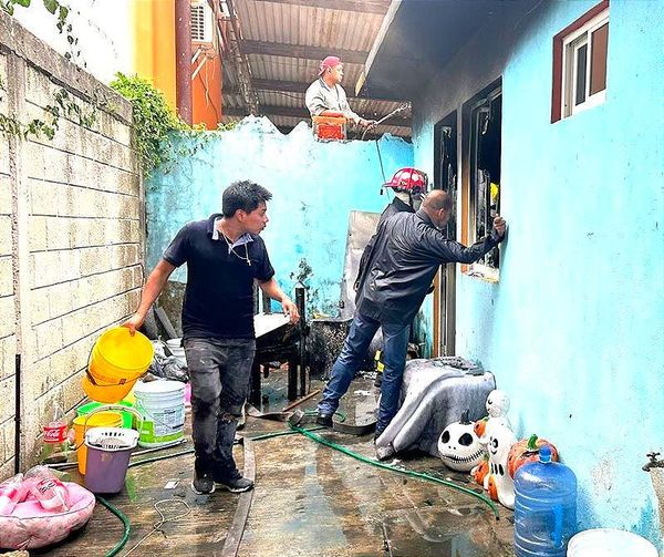 ¡SE QUEMA RECÁMARA Y MUERE PERRITA HUSKY! -Al Parecer una Veladora inició el Fuego