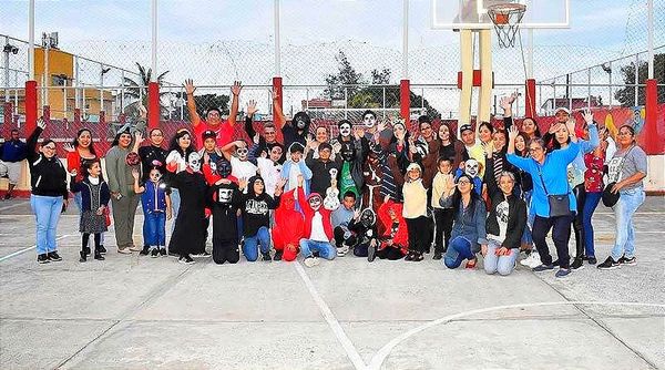 ¡CELEBRAN DÍA DE MUERTOS EN LA UD. BICENTENARIO! -Con Disfraces