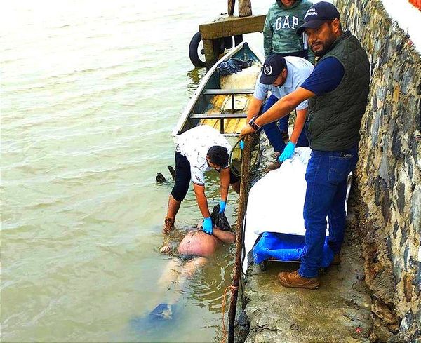¡CADÁVER APARECE FLOTANDO EN EL RÍO TUXPAN! -Frente a la Comunidad Juana Monza