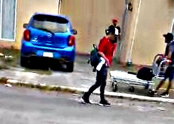 EN EL INFONAVIT LAS VEGAS ¡SORPRENDEN EN VIDEO A “JAULEROS” TRATANDO DE ROBAR EN UNA CASA!