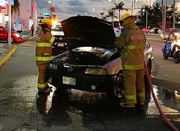 ¡SALEN A COMPRAR PASTELES Y SE LES QUEMA EL AUTOMÓVIL! -Abuelo y Nieto se Llevan un Susto