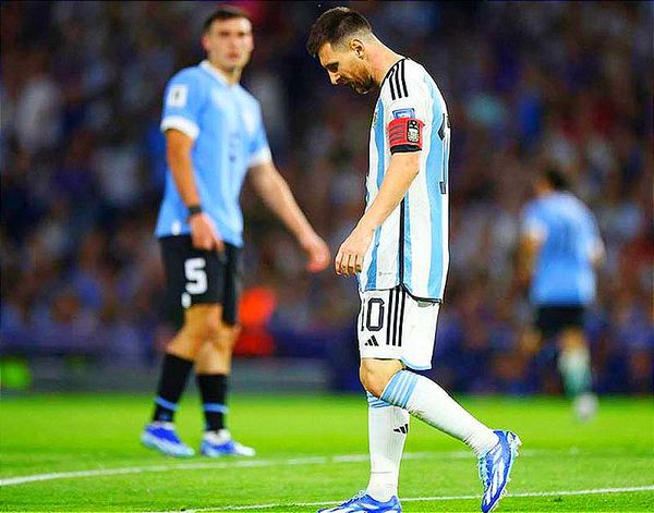 ¡TERMINA CON EL INVICTO DE ARGENTINA! -Uruguay le Gana 2-0