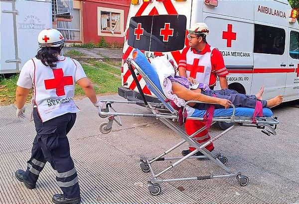 ¡ATACÓ A MACHETAZOS A SU PAPÁ! -Presenta una Herida en la Cabeza Mientras el Agresor Escapo