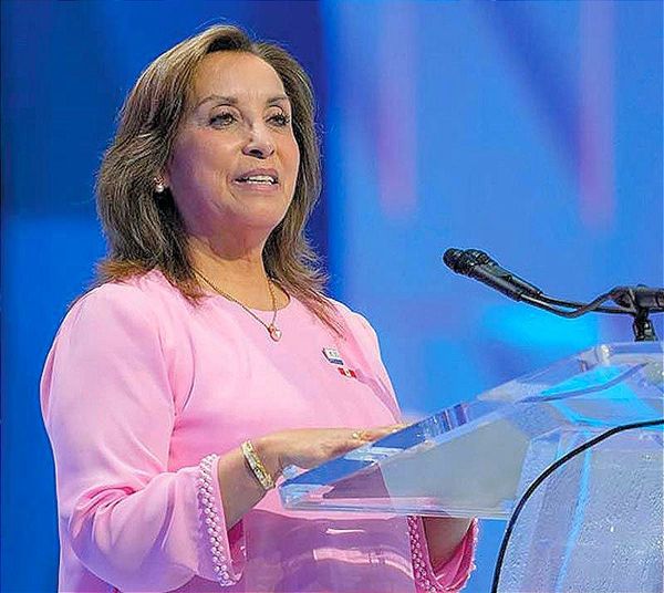 ¡ENTREGAN PRESIDENCIA DE APEC A DINA; INVITA A 'TODOS' A PERÚ!