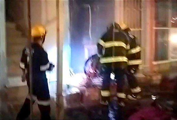 ¡INCENDIO DEVORA “LA CASA DE LAS PIÑATAS”! -*El siniestro ocurrió en la avenida Rafel Cuervo frente al fraccionamiento Villa Rica