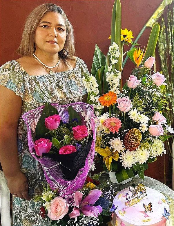 NUESTRA AMIGA AURORA SOTELO DE CUMPLEAÑOS...!