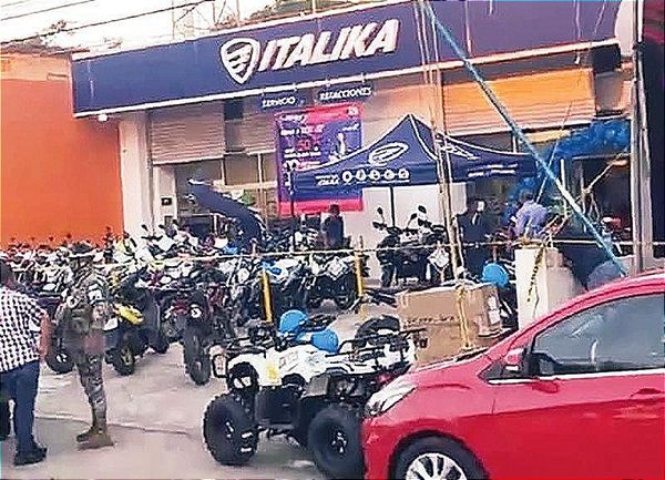 ¡“BUEN FIN” ROJO! -Asaltan a Pareja de Ancianos que Compraba en la Tienda del "Tio Richie" -La Señora Muere y su Pareja se Debate entre la Vida y la Muerte