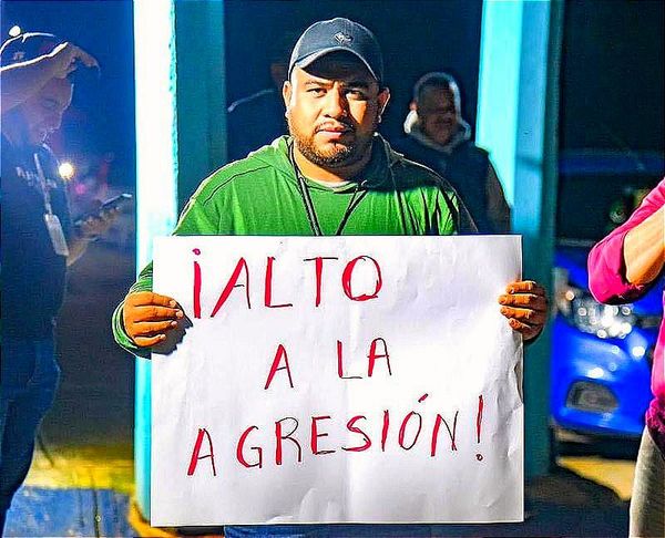 ¡YA NO QUIEREN MÁS AGRESIONES! -Reporteros se Manifiestan Frente a las Oficinas de la Secretaría de Seguridad Pública del Estado