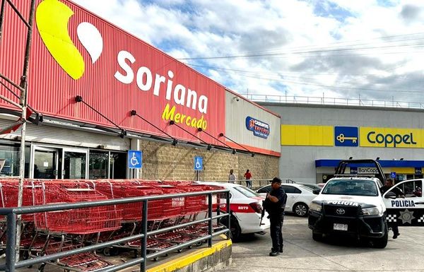 ¡CON UN PISTOLÓN ATRACAN NEGOCIO DE CELULARES! -En Centro Comercial del Núcleo Deportivo