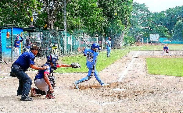 De la Liga de Playa de Vacas* Con cinco cuadrangulares... ¡PANZERS TOMA VENTAJA EN FINAL DE SOFTBOL! -VENCIÓ 15-9 A COMPADRES