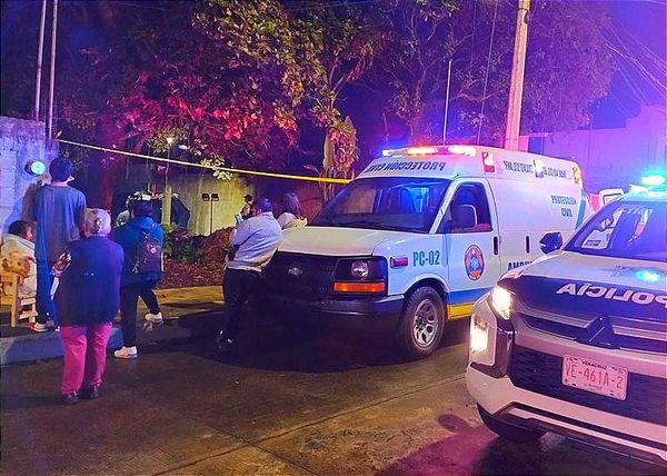 EN MEDIA BORRACHERA... ¡SE TIRA UN CLAVADO A UN POZO SIN AGUA! -En la Colonia El Espinal, de Orizaba