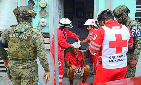 ¡INQUILINOS GOLPEAN Y DAN DE MACHETAZOS A SU CASERO! -Lo Amenazaron con Quedarse con su Casa