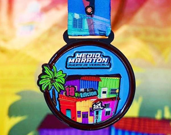 ¡PRESENTAN MEDALLA Y PLAYERA DEL MEDIO MARATÓN 2024! -Inspirado en el Barrio de la Huaca