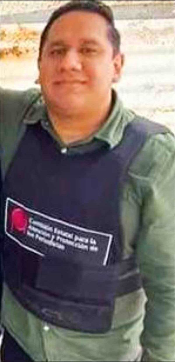 ¡CON CHALECO ANTIBALAS APARECE EL SECRETARIO EJECUTIVO DE LA CEAPP!