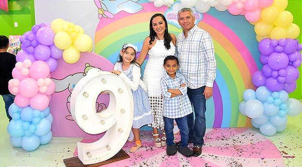 CAROLINA CUMPLE 9 AÑITOS A LO GRANDE...!