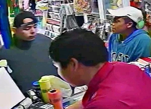 ¡A PUNTA DE PISTOLA ATRACAN LA PAPELERÍA!