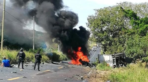 ¡AUTOMOVILISTA MUERE CALCINADO EN ALVARADO!