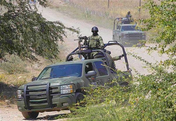 ¡SEIS MUERTOS DEJA UN TIROTEO ENTRE ELEMENTOS DEL NARCO!
