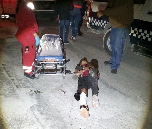 ¡VECINOS LE DAN SUS COCOTAZOS!-LO SORPRENDEN ROBANDO EN UNA CASA