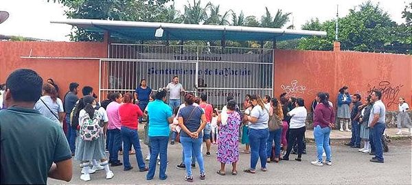 ¡TELESECUNDARIA SIN DIRECTOR, SIN TRES MAESTROS Y SIN INTENDENTE!