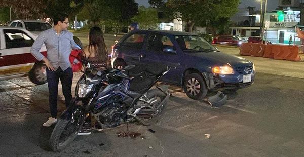 ¡MUJER MOTOCICLISTA HERIDA EN ENCONTRONAZO!