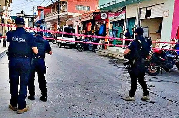 ¡MATAN A BALAZOS A “EL STUART”! -EN UN BAR DE TLAPACOYAN