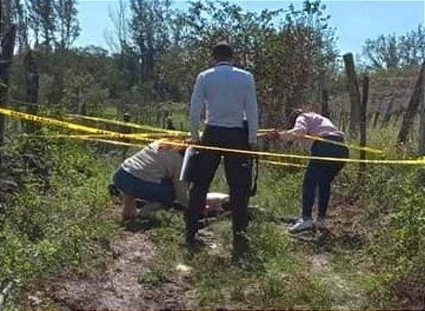 ¡LA ENCUENTRAN DEGOLLADA ATRÁS DE UNA TELESECUNDARIA EN ALTO LUCERO!