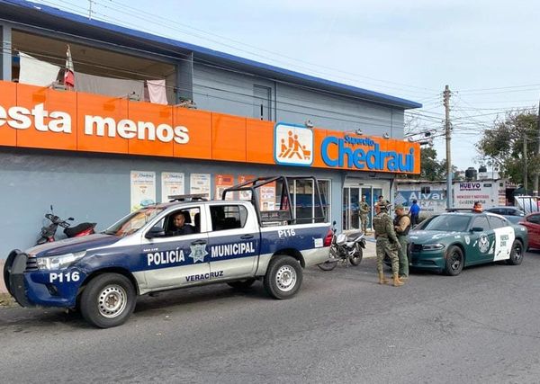 ¡PAR DE “RATAS” ASALTAN SÚPERCITO CHEDRAUI!