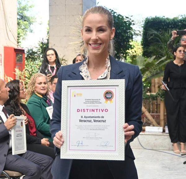 ¡ “AYUNTAMIENTO TRANSPARENTE”! -*Recibe reconocimiento Pati Yu en el Congreso local